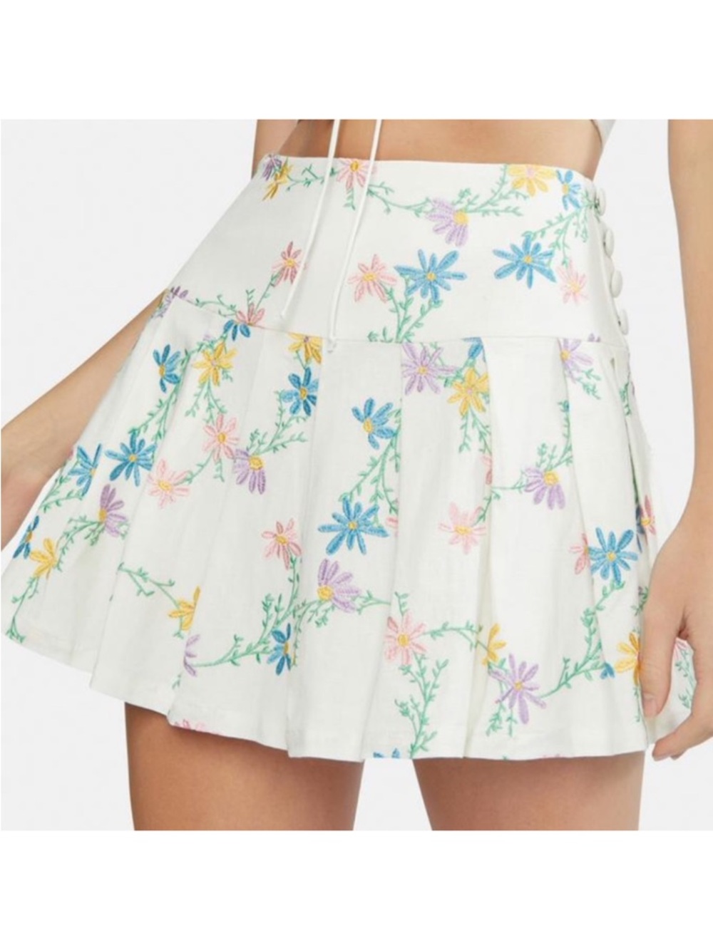 NEW For Love & Lemons Majorie Mini Skirt in Ivory
Size XS